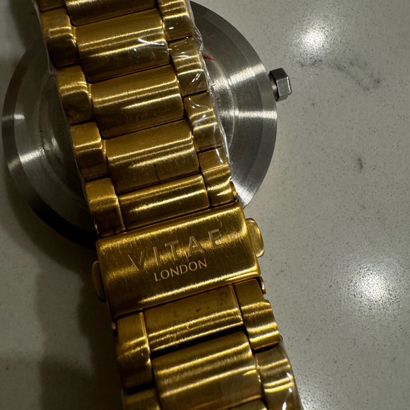 Vitae Elmington 44mm gold tone men’s watch - Picture 3 of 3